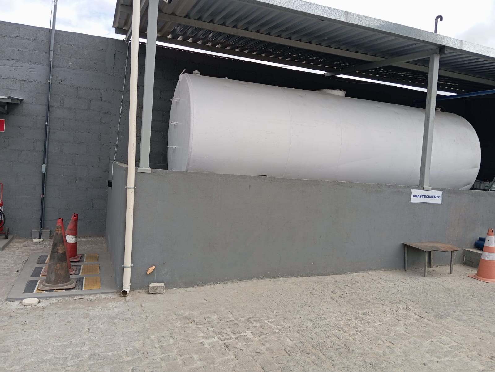 Tanque de abastecimento da estrutura